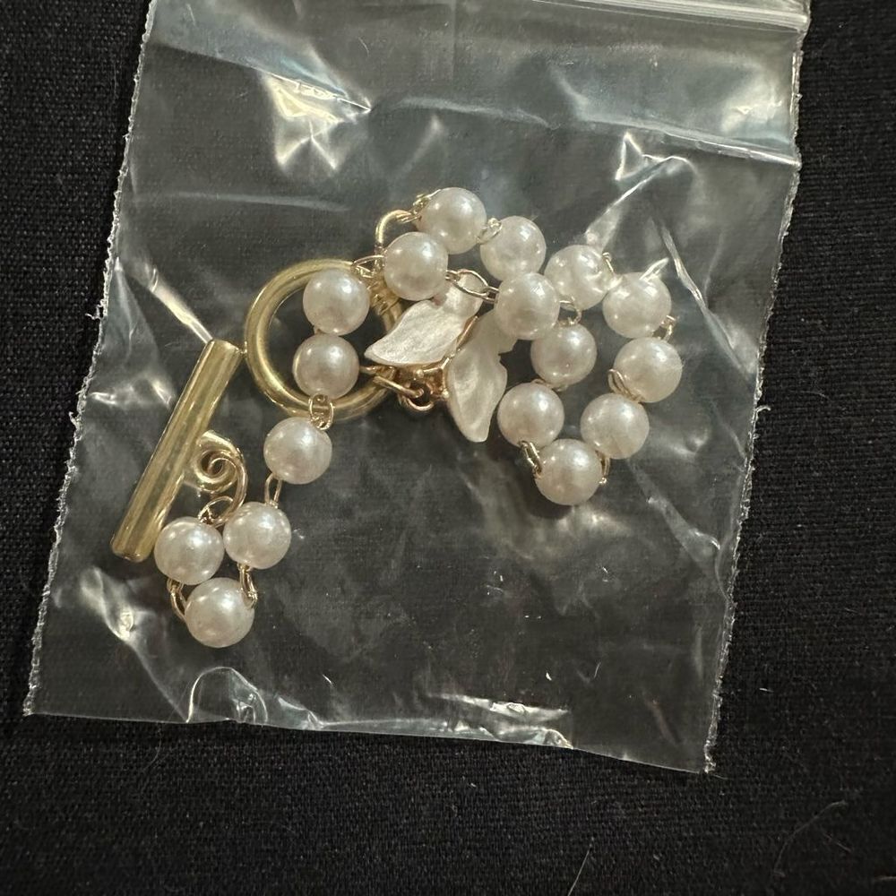 Retro fashion butterfly Pearl bracelet - Picture 6 of 6